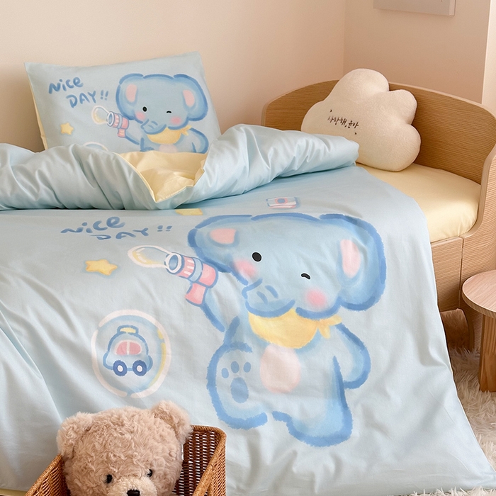 91家纺网 家纺一手货源 找家纺 嗨生活 2025新款A类全棉纯棉40s数码印花原创大版卡通幼儿园套件 幼儿园三件套 快乐小象