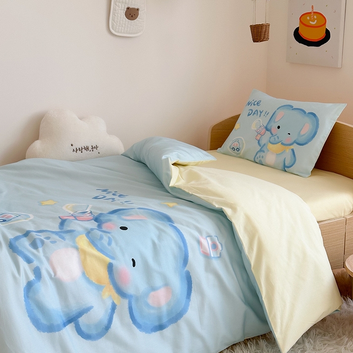 91家纺网 家纺一手货源 找家纺 嗨生活 2025新款A类全棉纯棉40s数码印花原创大版卡通幼儿园套件 幼儿园三件套 快乐小象