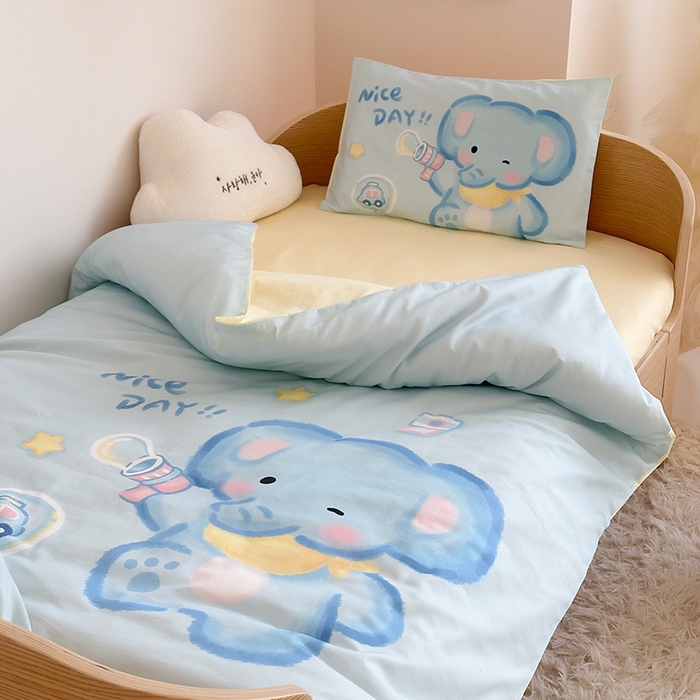 91家纺网 家纺一手货源 找家纺 嗨生活 2025新款A类全棉纯棉40s数码印花原创大版卡通幼儿园套件 幼儿园三件套 快乐小象