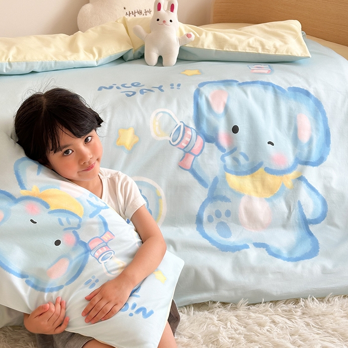 91家纺网 家纺一手货源 找家纺 嗨生活 2025新款A类全棉纯棉40s数码印花原创大版卡通幼儿园套件 幼儿园三件套 快乐小象