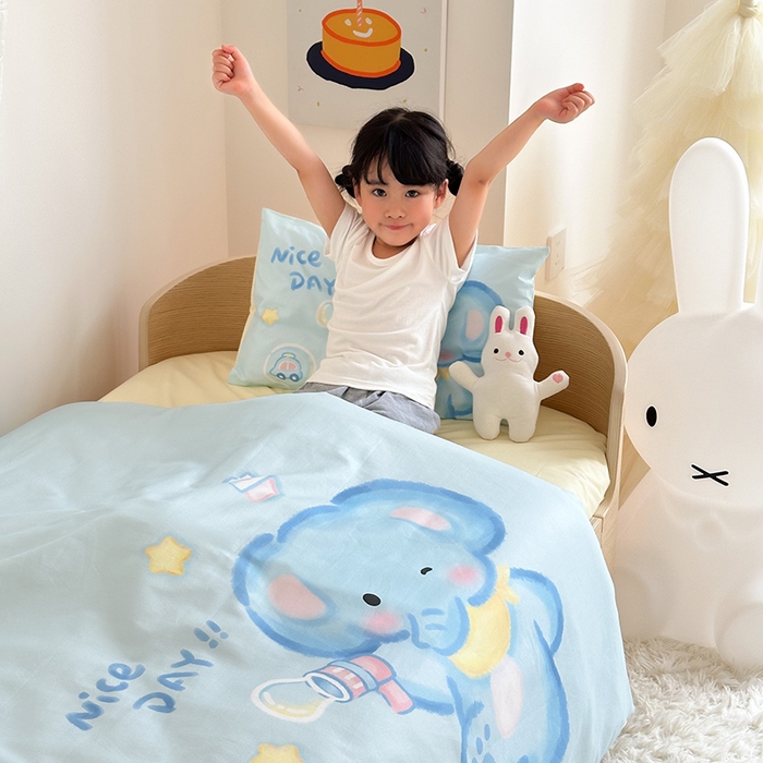 91家纺网 家纺一手货源 找家纺 嗨生活 2025新款A类全棉纯棉40s数码印花原创大版卡通幼儿园套件 幼儿园三件套 快乐小象