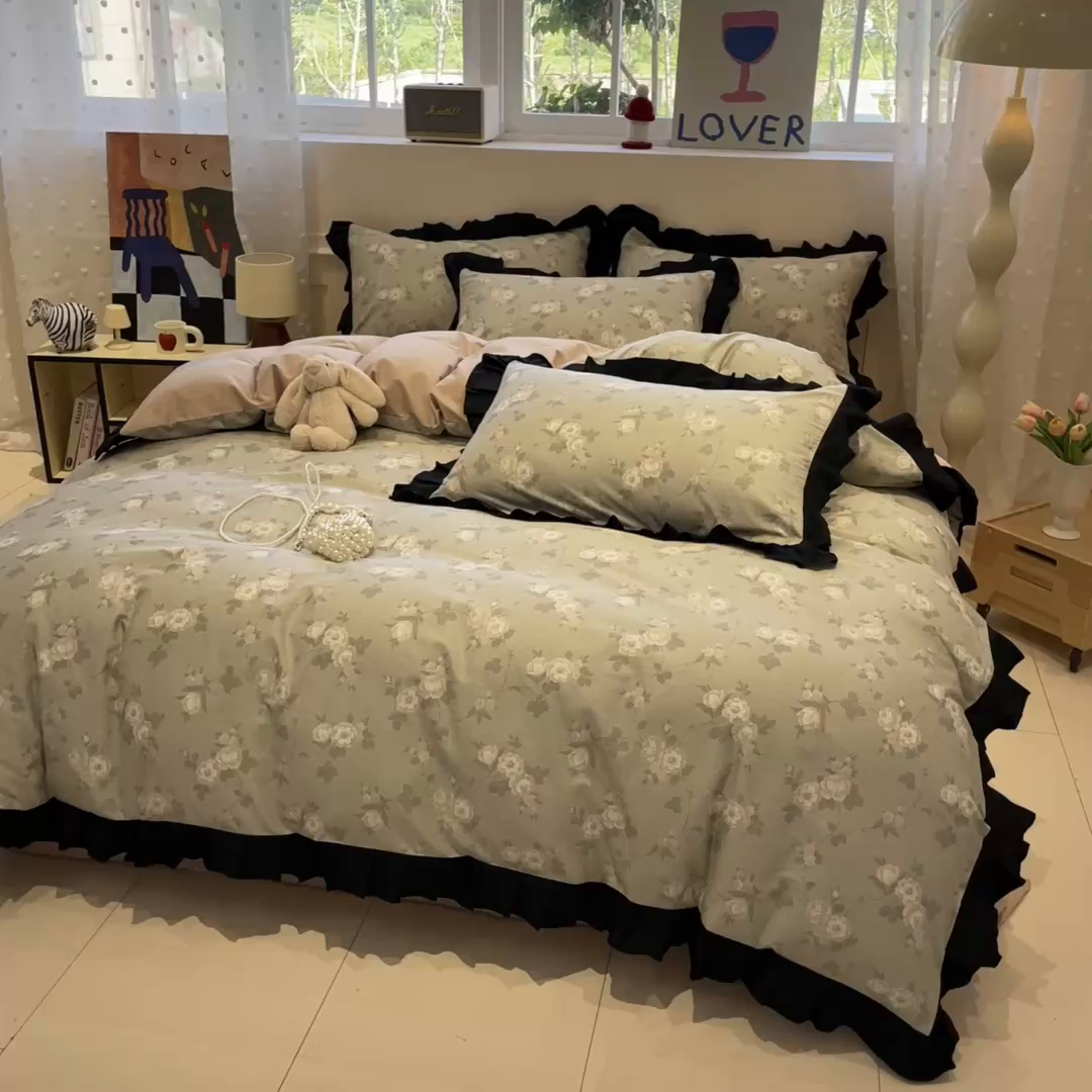 91家纺网 家纺一手货源 找家纺 羚羊语家纺 2025秋冬新款复古小清新花边款40支全棉纯棉轻法式13372小清新喷气印花 青野时光