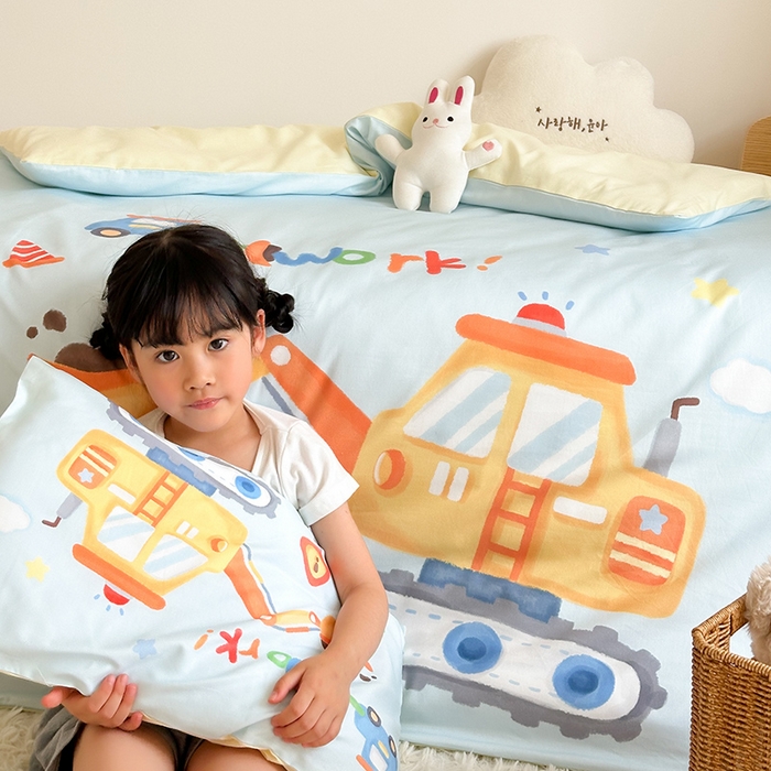 91家纺网 家纺一手货源 找家纺 嗨生活 2025新款A类全棉纯棉40s数码印花原创大版卡通幼儿园套件 幼儿园三件套 蓝色挖掘