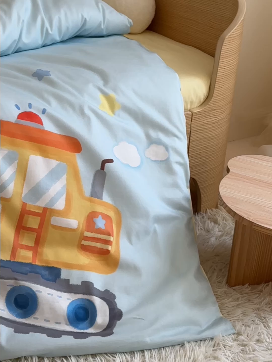 91家纺网 家纺一手货源 找家纺 嗨生活 2025新款A类全棉纯棉40s数码印花原创大版卡通幼儿园套件 幼儿园三件套 蓝色挖掘