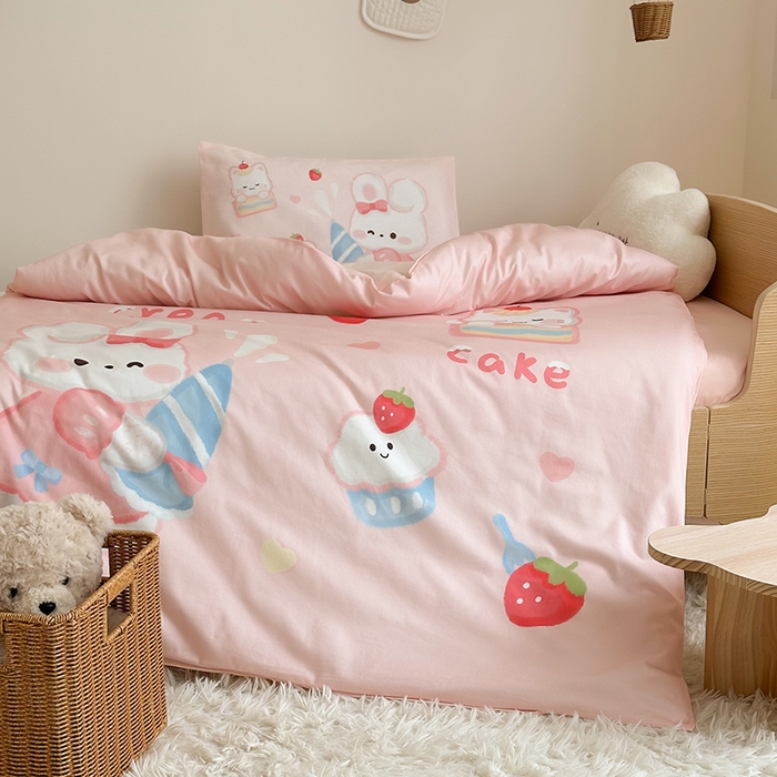 91家纺网 家纺一手货源 找家纺 嗨生活 2025新款A类全棉纯棉40s数码印花原创大版卡通幼儿园套件 幼儿园三件套 萌小兔