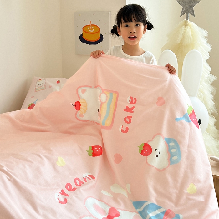 91家纺网 家纺一手货源 找家纺 嗨生活 2025新款A类全棉纯棉40s数码印花原创大版卡通幼儿园套件 幼儿园三件套 萌小兔