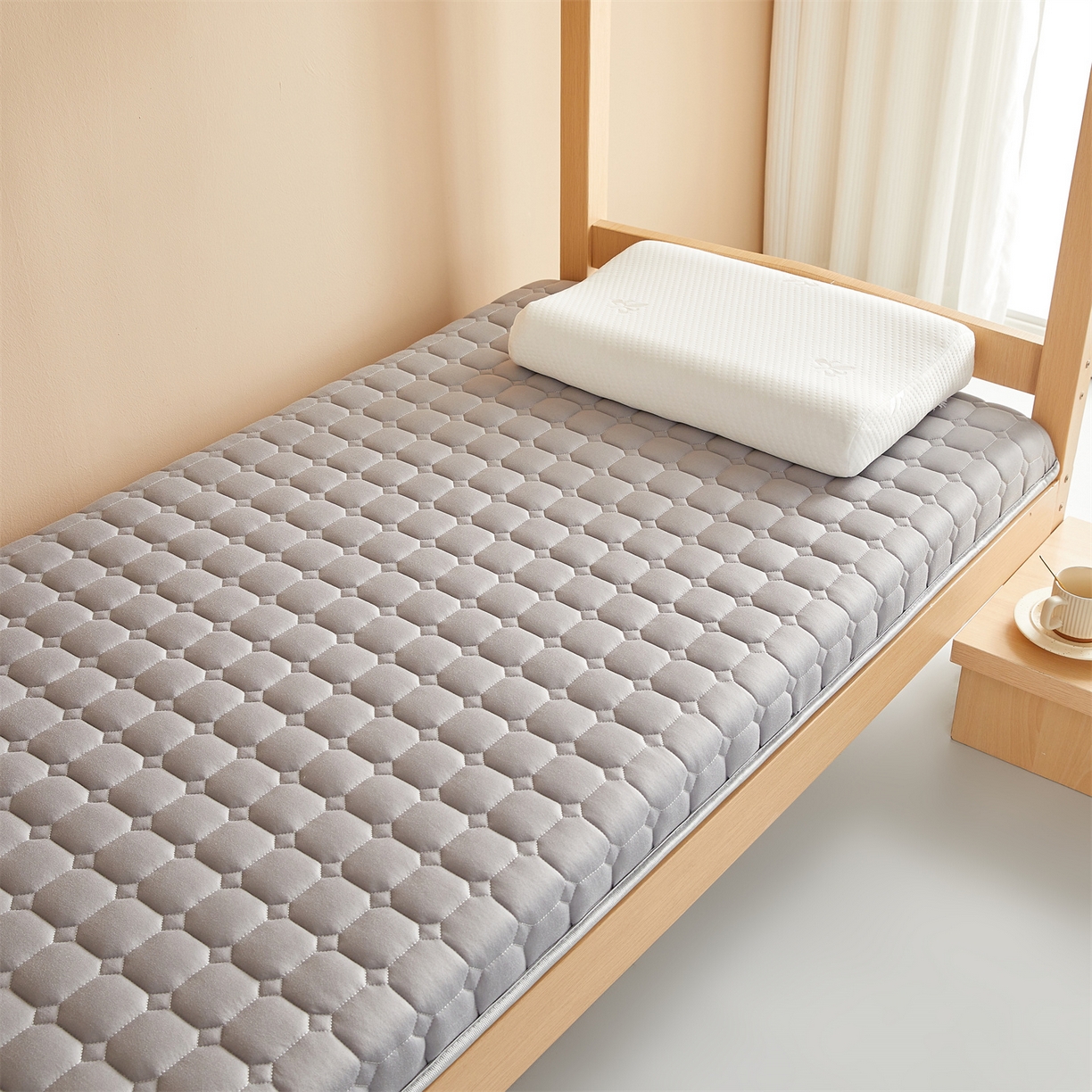 91家纺网 家纺一手货源 找家纺 布卢姆床垫 2025新款A类针织棉新疆棉花学生床垫 雅致灰