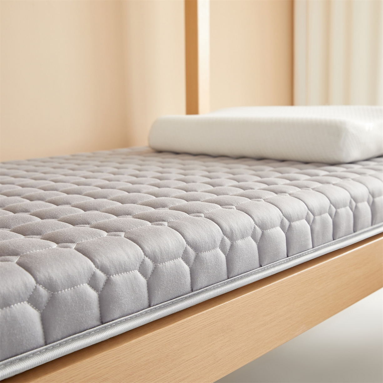 91家纺网 家纺一手货源 找家纺 布卢姆床垫 2025新款A类针织棉新疆棉花学生床垫 雅致灰