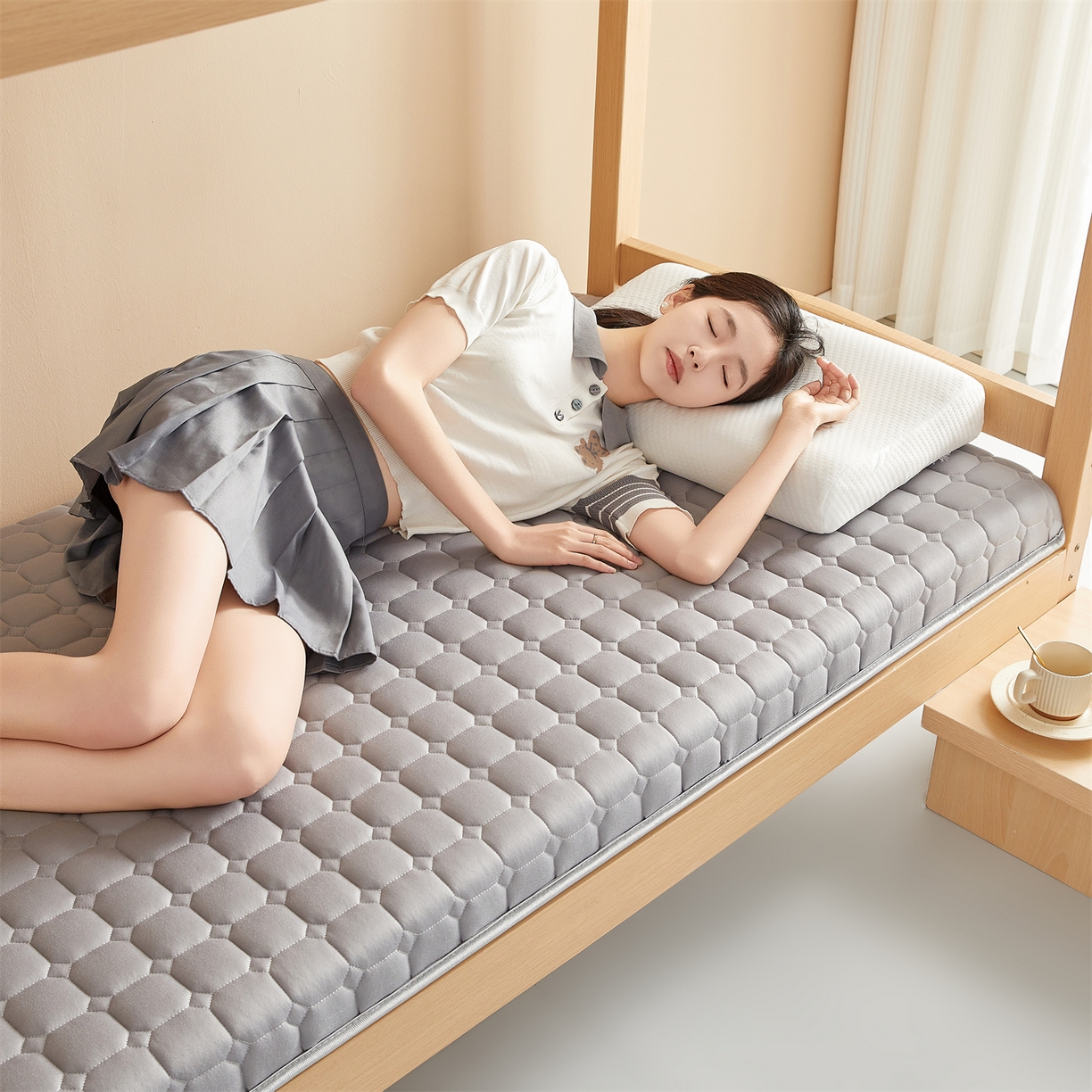 91家纺网 家纺一手货源 找家纺 布卢姆床垫 2025新款A类针织棉新疆棉花学生床垫 雅致灰