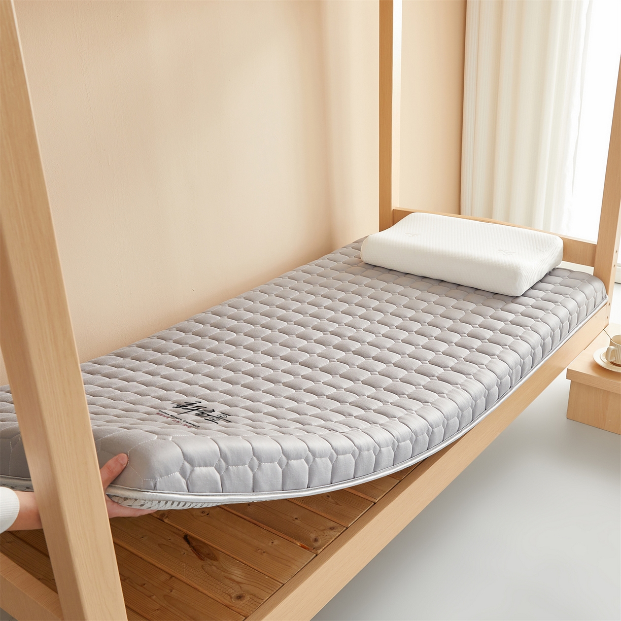 91家纺网 家纺一手货源 找家纺 布卢姆床垫 2025新款A类针织棉新疆棉花学生床垫 雅致灰