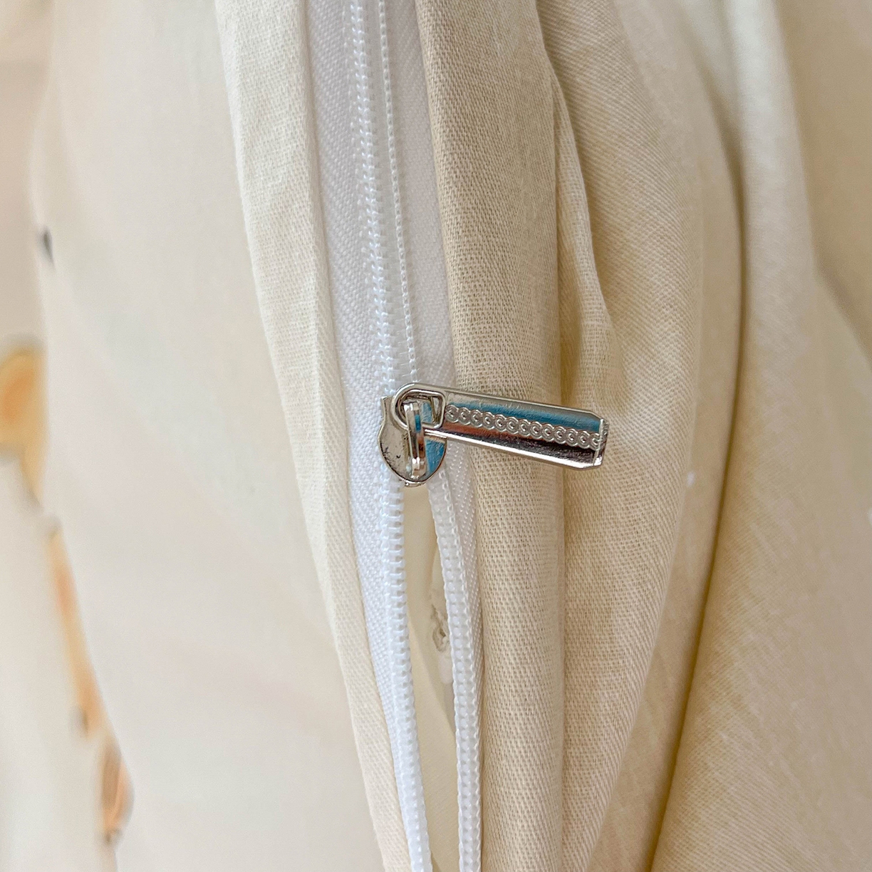 91家纺网 家纺一手货源 找家纺 麦伦家居 2025新款40s斜纹全棉纯棉跑量款卡通小清新四件套 领结熊宝