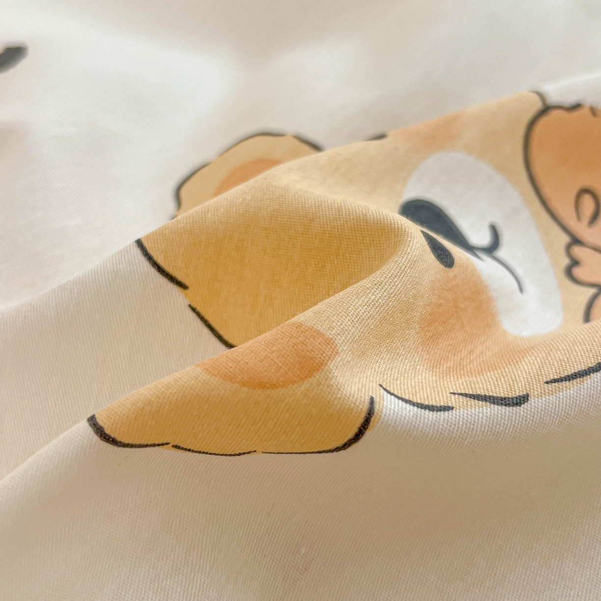 91家纺网 家纺一手货源 找家纺 麦伦家居 2025新款40s斜纹全棉纯棉跑量款卡通小清新四件套 领结熊宝