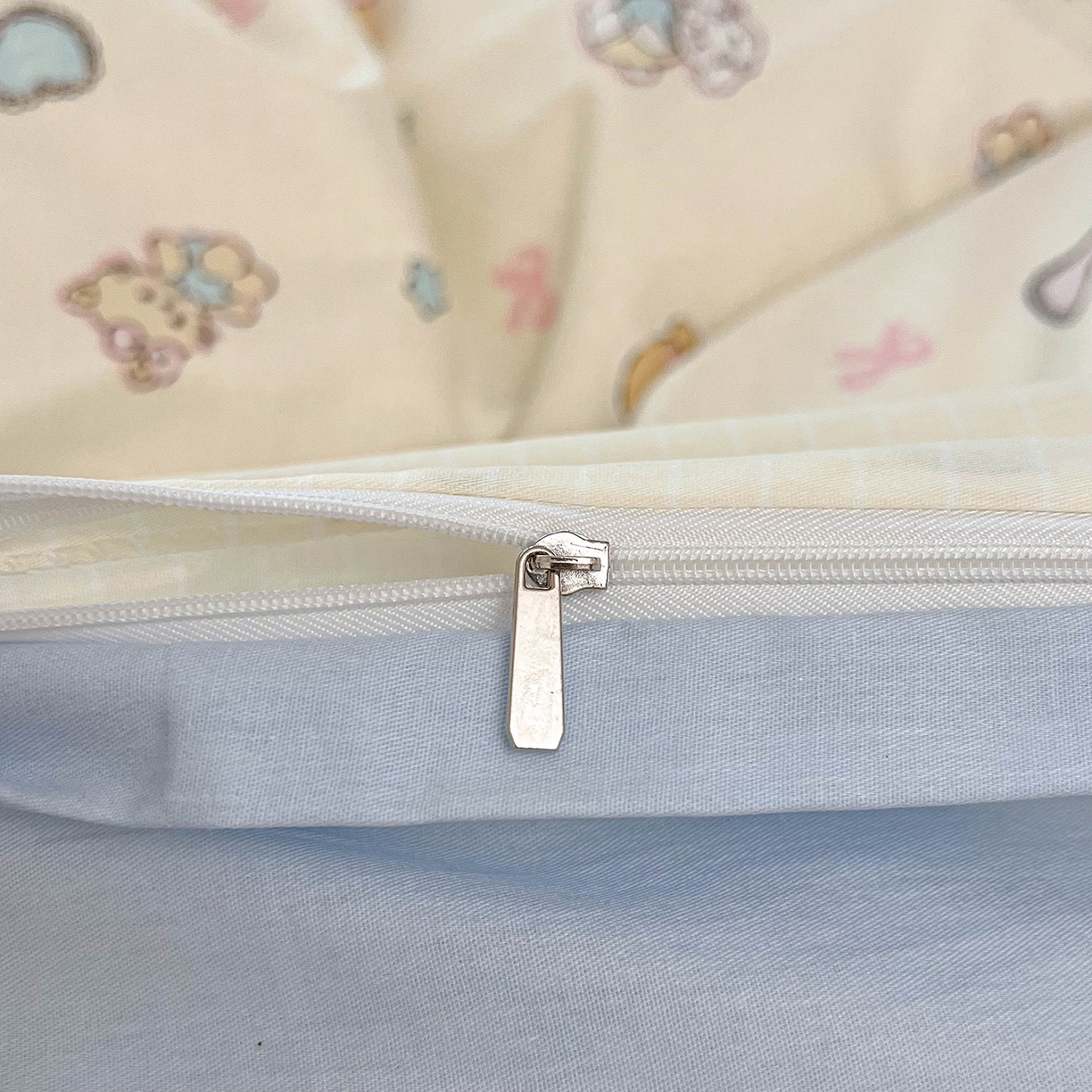 91家纺网 家纺一手货源 找家纺 麦伦家居 2025新款40s斜纹全棉纯棉跑量款卡通小清新四件套 抱抱熊