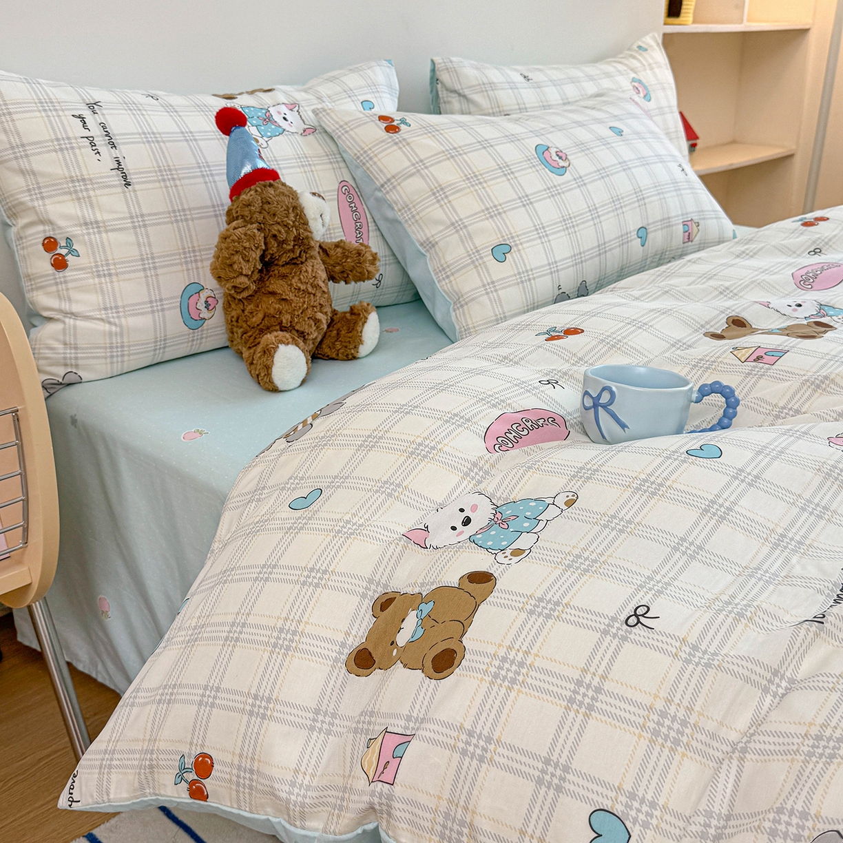 91家纺网 家纺一手货源 找家纺 麦伦家居 2025新款40s斜纹全棉纯棉跑量款卡通小清新四件套 樱桃熊仔