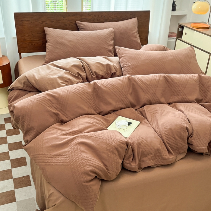 91家纺网 家纺一手货源 找家纺 沐棉家居 2025新款亲肤舒适全棉纯棉提花四件套 菱格咖