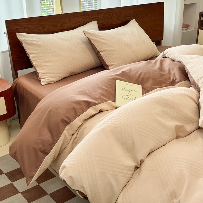 91家纺网 家纺一手货源 找家纺 沐棉家居 2025新款亲肤舒适全棉纯棉提花四件套 菱格奶咖