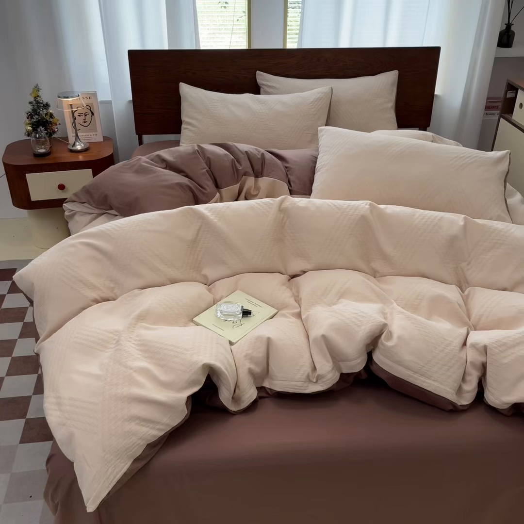 91家纺网 家纺一手货源 找家纺 沐棉家居 2025新款亲肤舒适全棉纯棉提花四件套 菱格奶咖