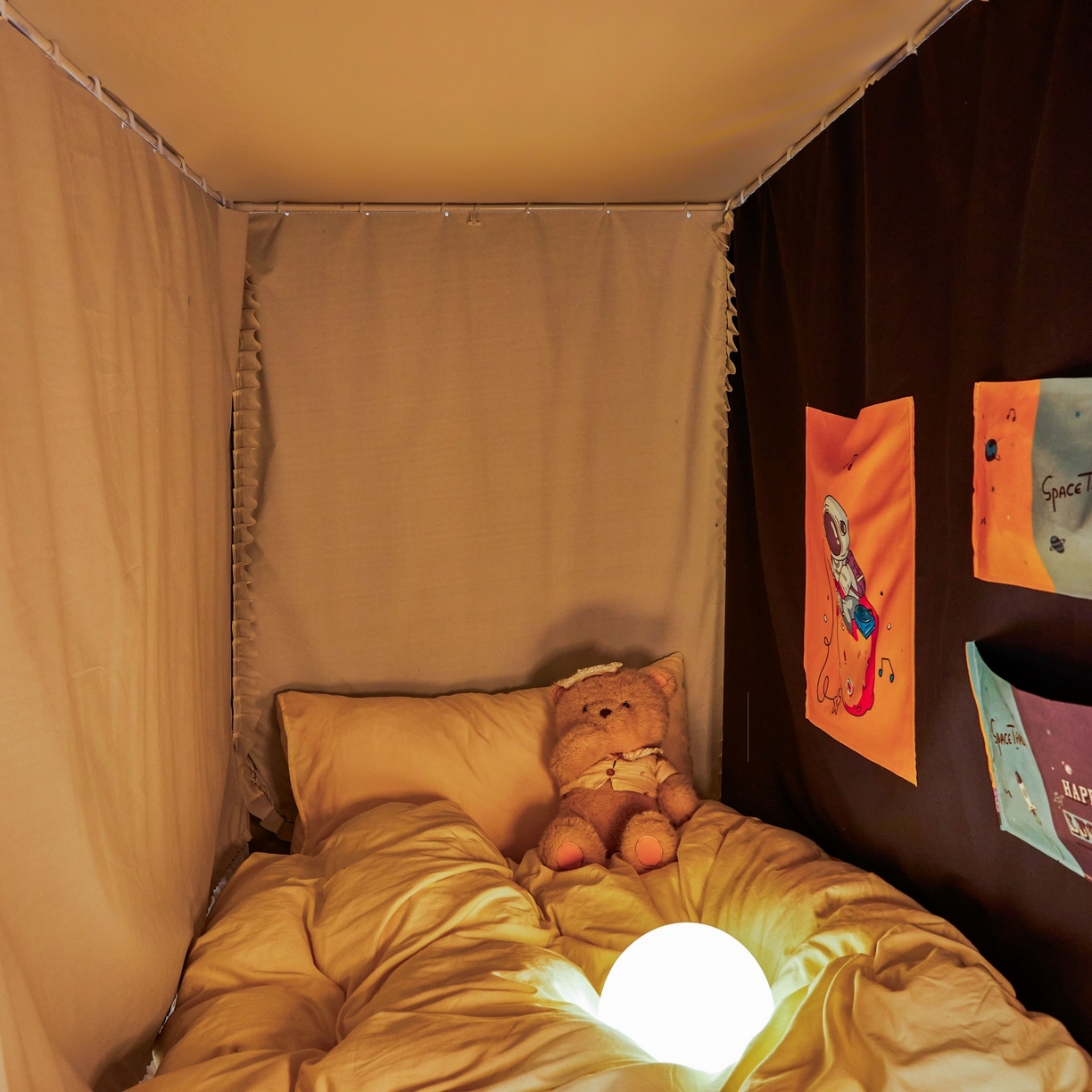 91家纺网 家纺一手货源 找家纺 （总）夏彩 2025新款植绒布蕾丝绣花强遮光铁艺支架学生蚊帐-88625