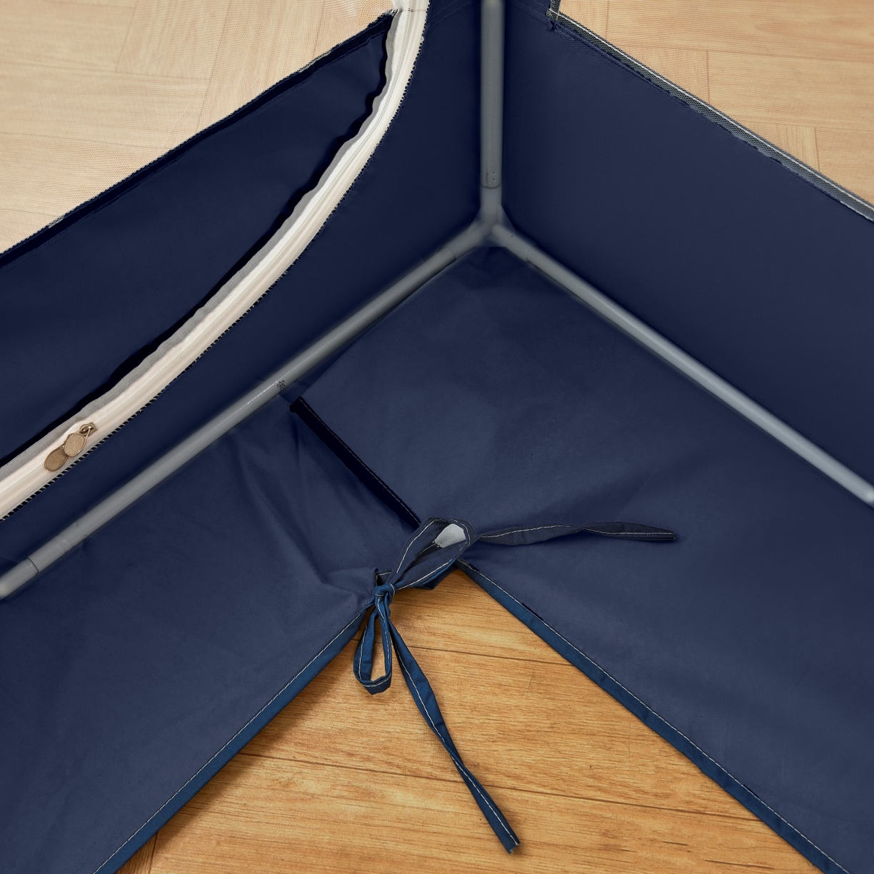 91家纺网 家纺一手货源 找家纺 （总）夏彩 2025新款植绒布蕾丝绣花强遮光铁艺支架学生蚊帐-88625