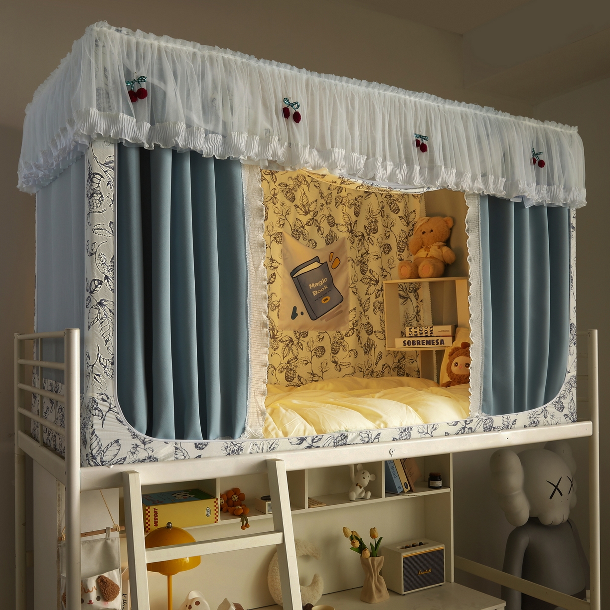 91家纺网 家纺一手货源 找家纺 夏彩 2025新款棉麻雪纺花边床帘强遮光印花铁艺支架学生蚊帐-88626 88626-花间语