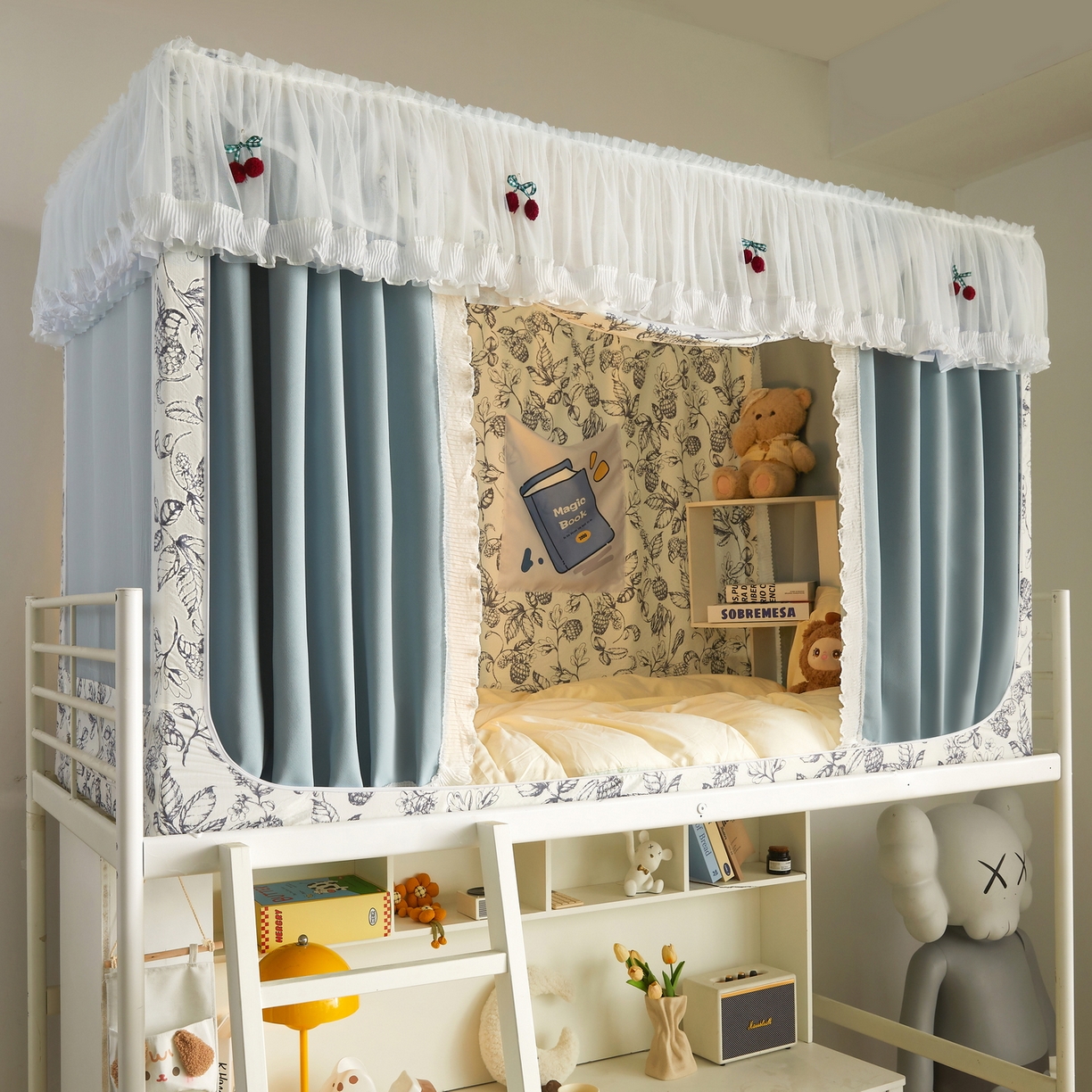 91家纺网 家纺一手货源 找家纺 夏彩 2025新款棉麻雪纺花边床帘强遮光印花铁艺支架学生蚊帐-88626 88626-花间语