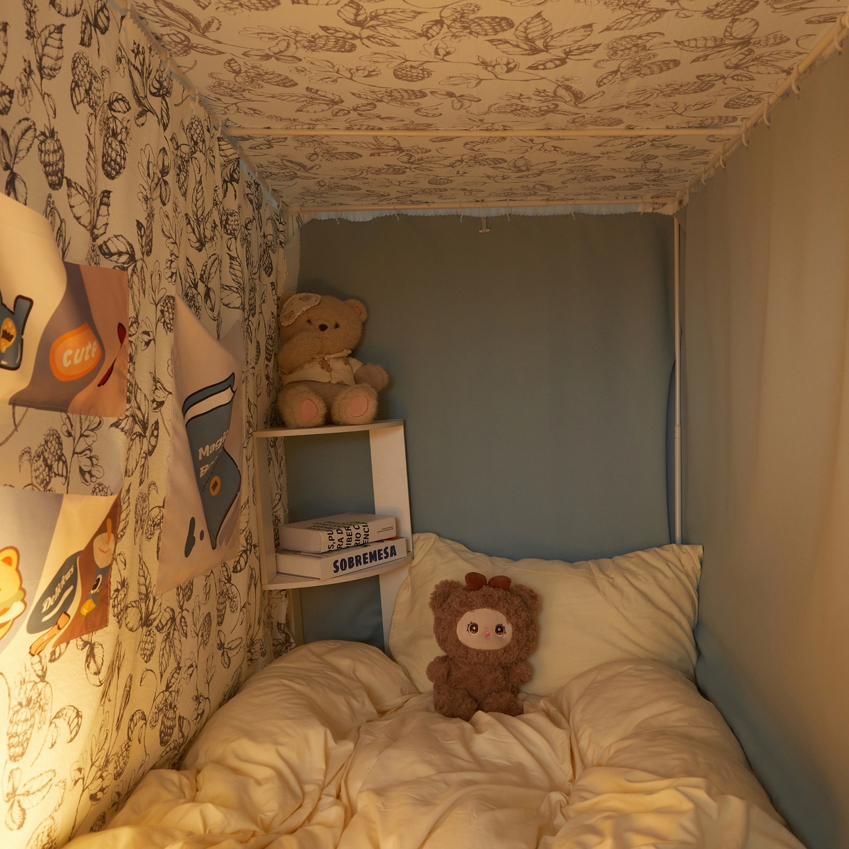 91家纺网 家纺一手货源 找家纺 夏彩 2025新款棉麻雪纺花边床帘强遮光印花铁艺支架学生蚊帐-88626 88626-花间语