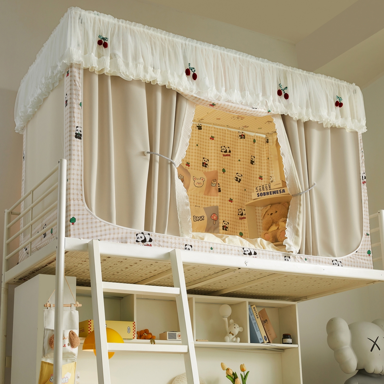 91家纺网 家纺一手货源 找家纺 夏彩 2025新款棉麻雪纺花边床帘强遮光印花铁艺支架学生蚊帐-88626 88626-礼物熊