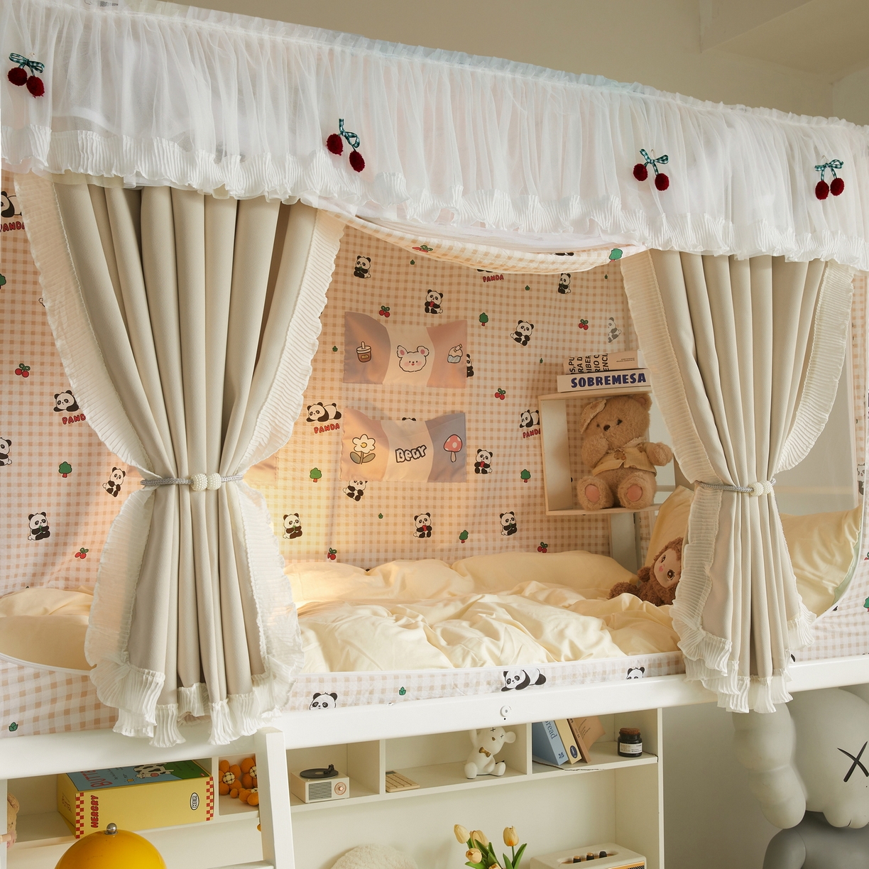 91家纺网 家纺一手货源 找家纺 夏彩 2025新款棉麻雪纺花边床帘强遮光印花铁艺支架学生蚊帐-88626 88626-礼物熊