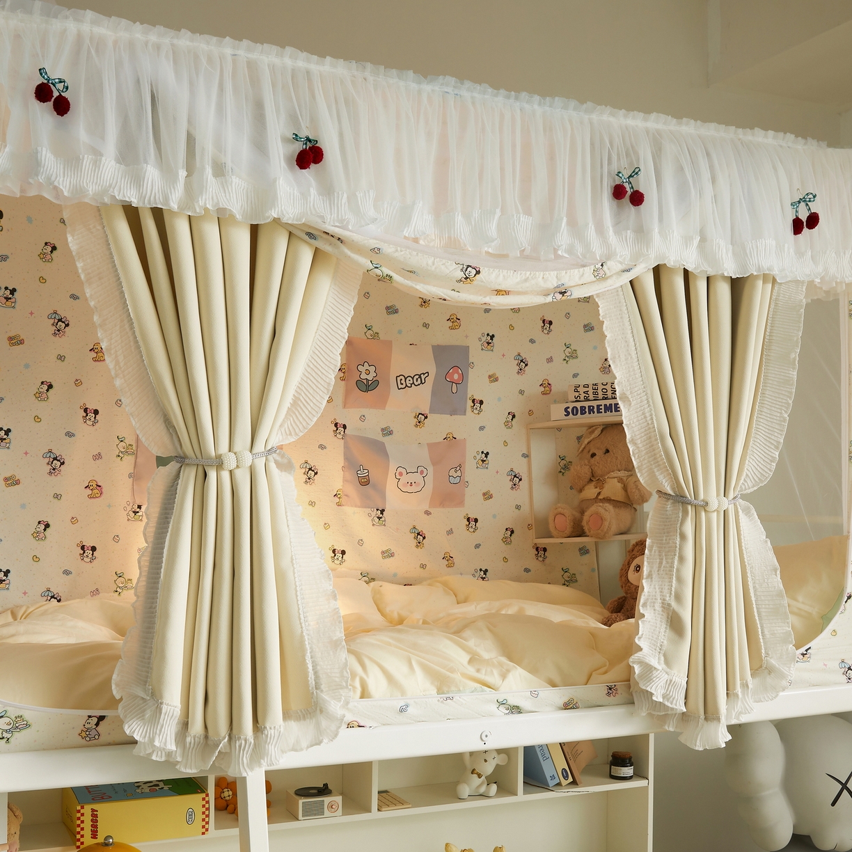 91家纺网 家纺一手货源 找家纺 夏彩 2025新款棉麻雪纺花边床帘强遮光印花铁艺支架学生蚊帐-88626 88626-童梦园