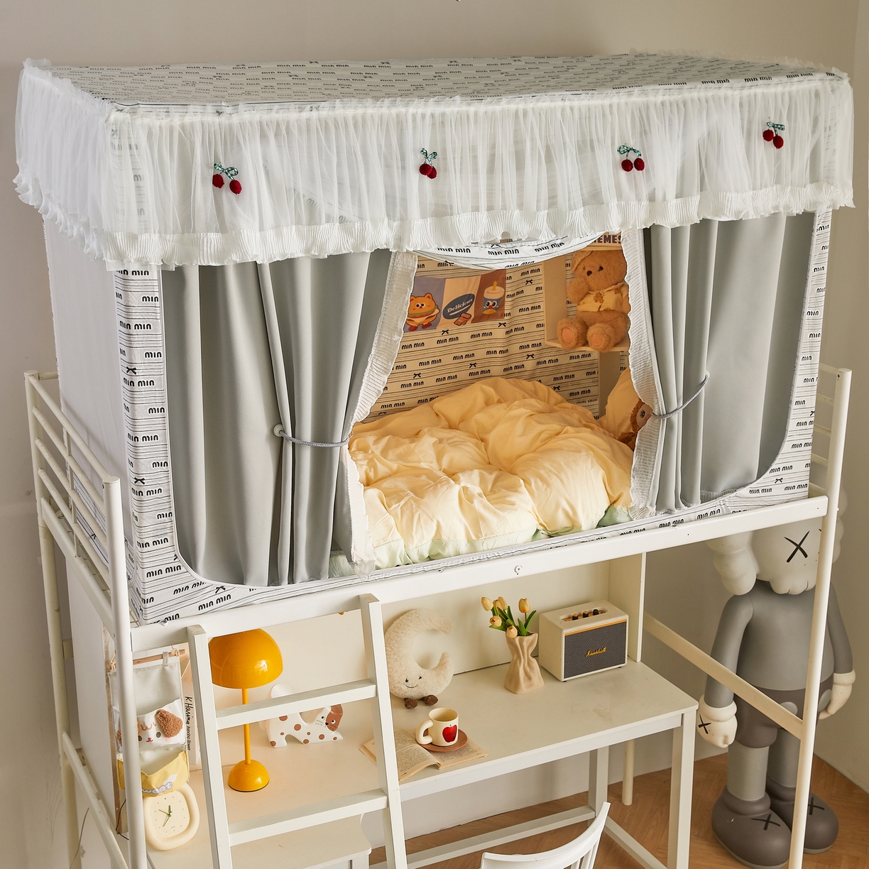 91家纺网 家纺一手货源 找家纺 夏彩 2025新款棉麻雪纺花边床帘强遮光印花铁艺支架学生蚊帐-88626 88626-字母结