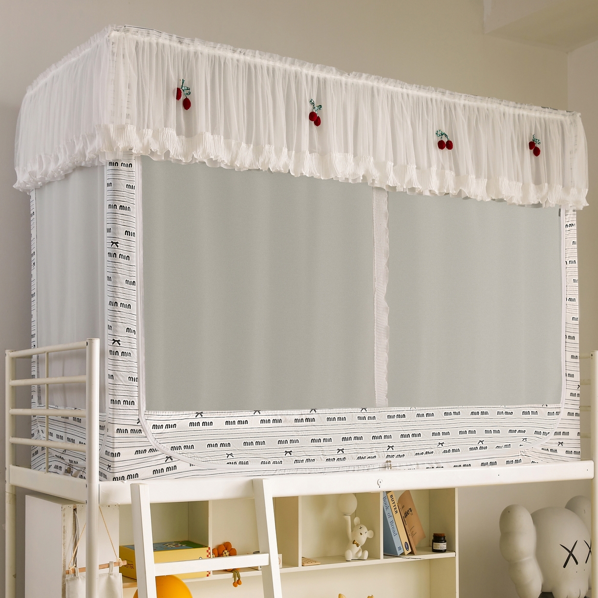 91家纺网 家纺一手货源 找家纺 夏彩 2025新款棉麻雪纺花边床帘强遮光印花铁艺支架学生蚊帐-88626 88626-字母结