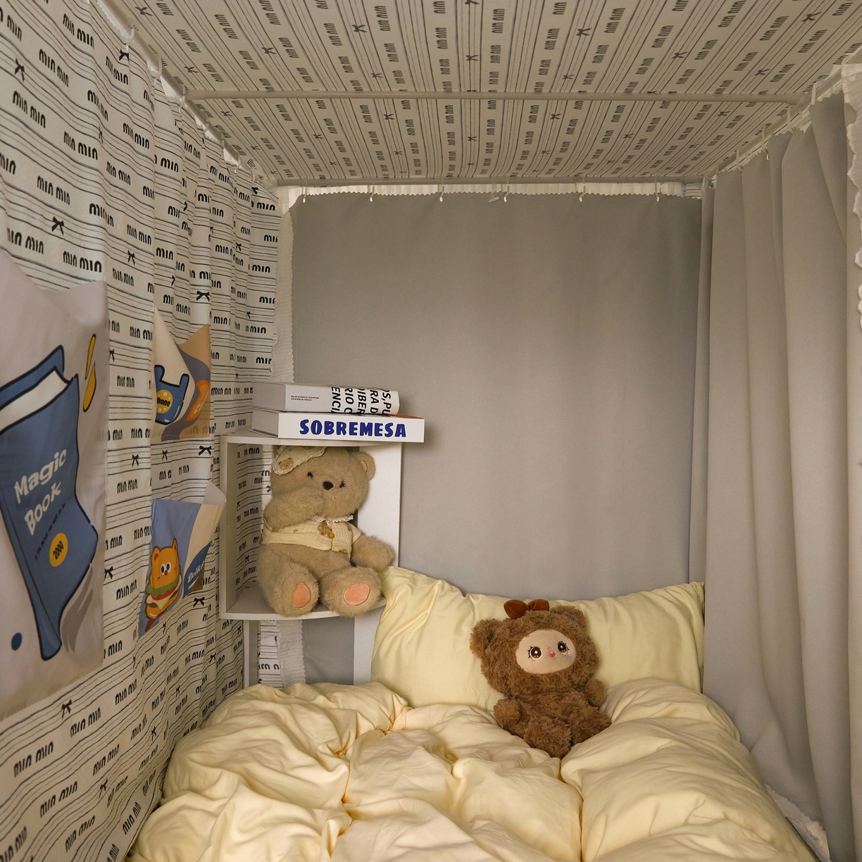 91家纺网 家纺一手货源 找家纺 夏彩 2025新款棉麻雪纺花边床帘强遮光印花铁艺支架学生蚊帐-88626 88626-字母结