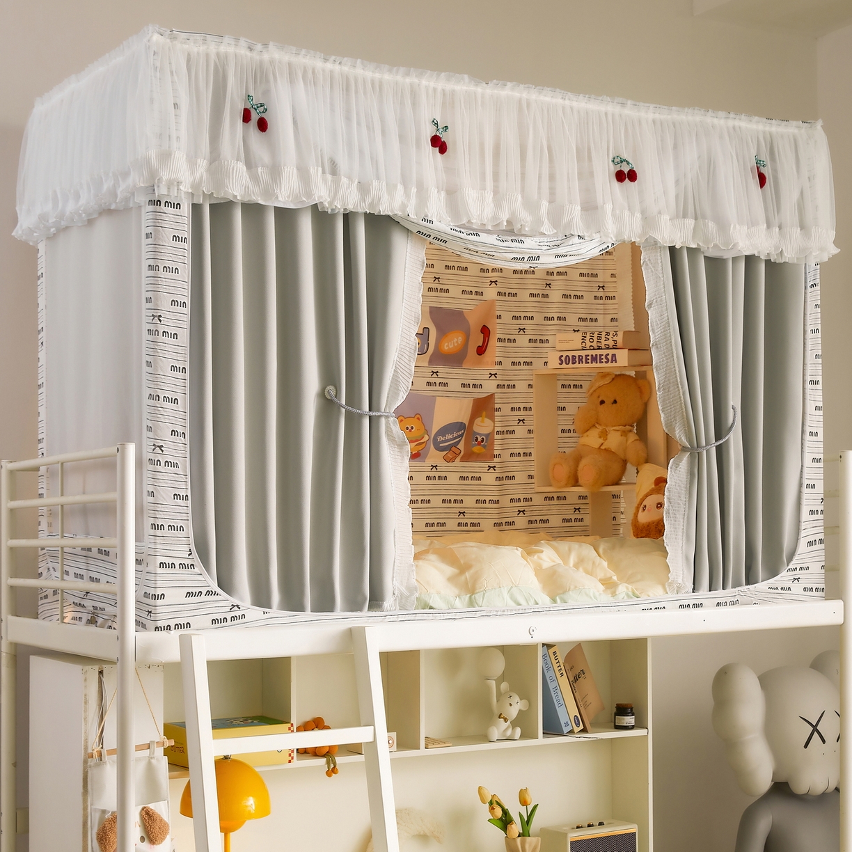 91家纺网 家纺一手货源 找家纺 夏彩 2025新款棉麻雪纺花边床帘强遮光印花铁艺支架学生蚊帐-88626 88626-字母结