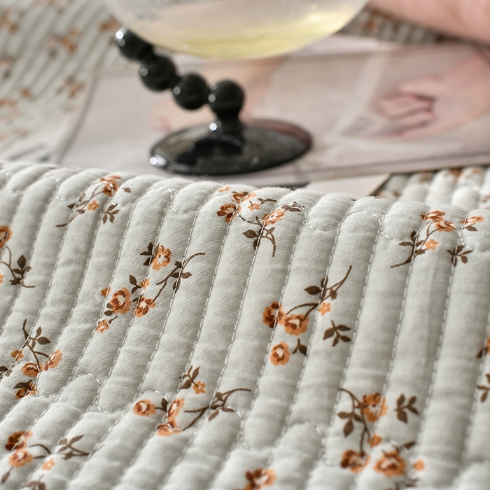 91家纺网 家纺一手货源 找家纺 橙子家居 2024新款高温水洗双面全棉纯棉斜纹13372印花款单品床盖  单床盖 沁花-绿