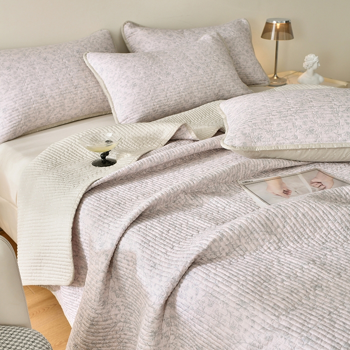 91家纺网 家纺一手货源 找家纺 橙子家居 2024新款高温水洗双面全棉纯棉斜纹13372印花款单品床盖  单床盖 雾里花-粉