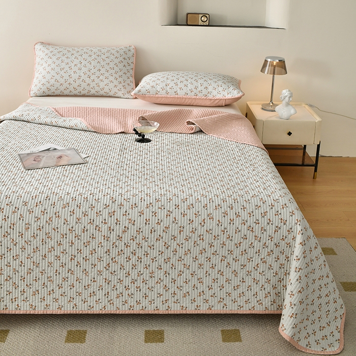91家纺网 家纺一手货源 找家纺 橙子家居 2024新款高温水洗双面全棉纯棉斜纹13372印花款单品床盖  单床盖 沁花-绿