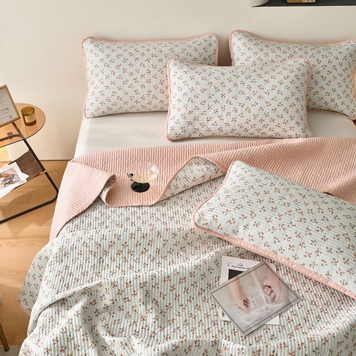 91家纺网 家纺一手货源 找家纺 橙子家居 2024新款高温水洗双面全棉纯棉斜纹13372印花款单品床盖  单床盖 沁花-绿