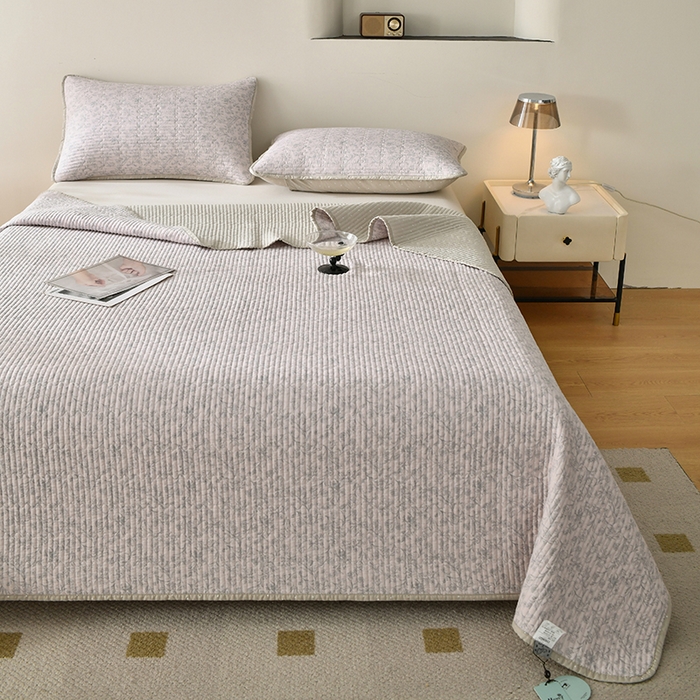 91家纺网 家纺一手货源 找家纺 橙子家居 2024新款高温水洗双面全棉纯棉斜纹13372印花款单品床盖  单床盖 雾里花-粉