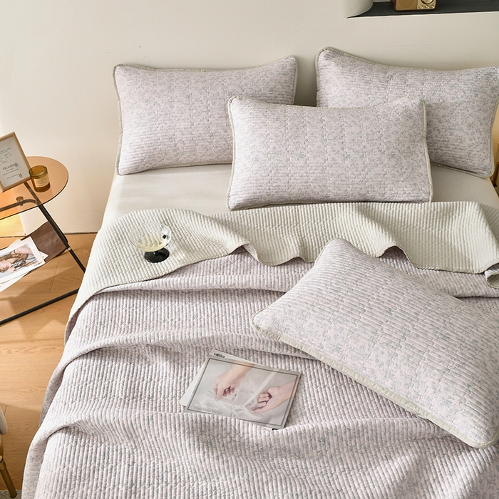 91家纺网 家纺一手货源 找家纺 橙子家居 2024新款高温水洗双面全棉纯棉斜纹13372印花款单品床盖  单床盖 雾里花-粉