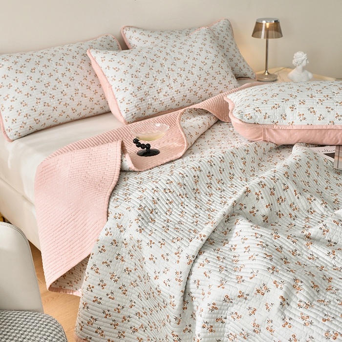 91家纺网 家纺一手货源 找家纺 橙子家居 2024新款高温水洗双面全棉纯棉斜纹13372印花款单品床盖  单床盖 沁花-绿