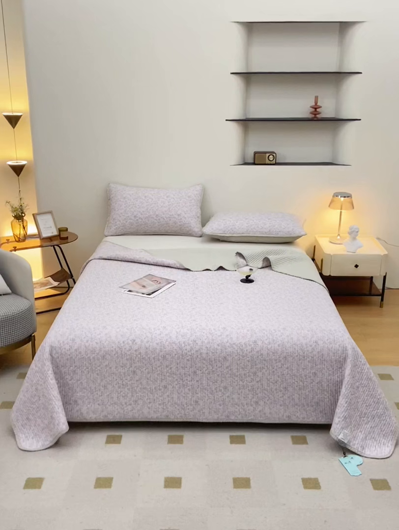 91家纺网 家纺一手货源 找家纺 橙子家居 2024新款高温水洗双面全棉纯棉斜纹13372印花款单品床盖  单床盖 雾里花-粉