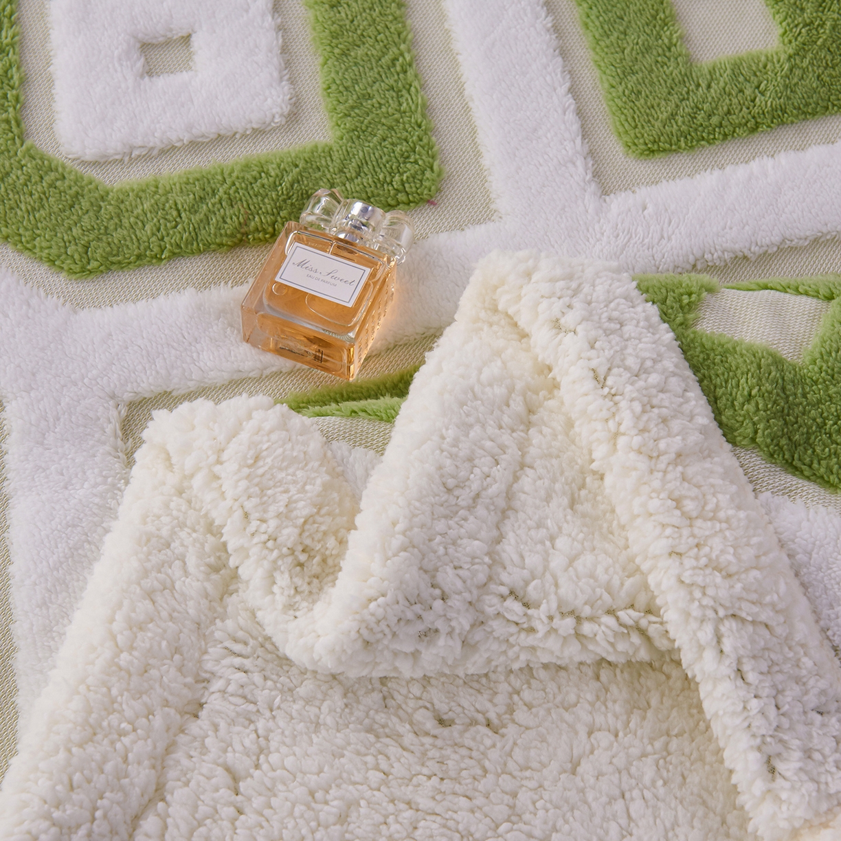 91家纺网 家纺一手货源 找家纺 枋梢家纺 2025新款几何空间阳离子提花镂空塔芙绒羊羔绒保暖午睡双层毛毯办公室盖毯 几何-翠绿