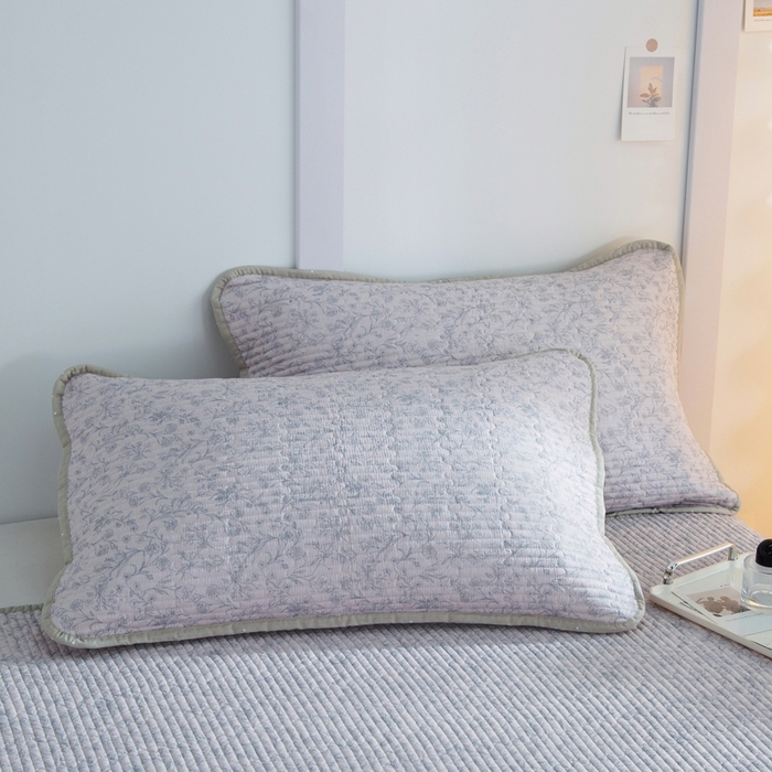 91家纺网 家纺一手货源 找家纺 橙子家居 2024新款高温水洗双面全棉纯棉斜纹13372印花款单品床盖（风格二） 雾里花-粉