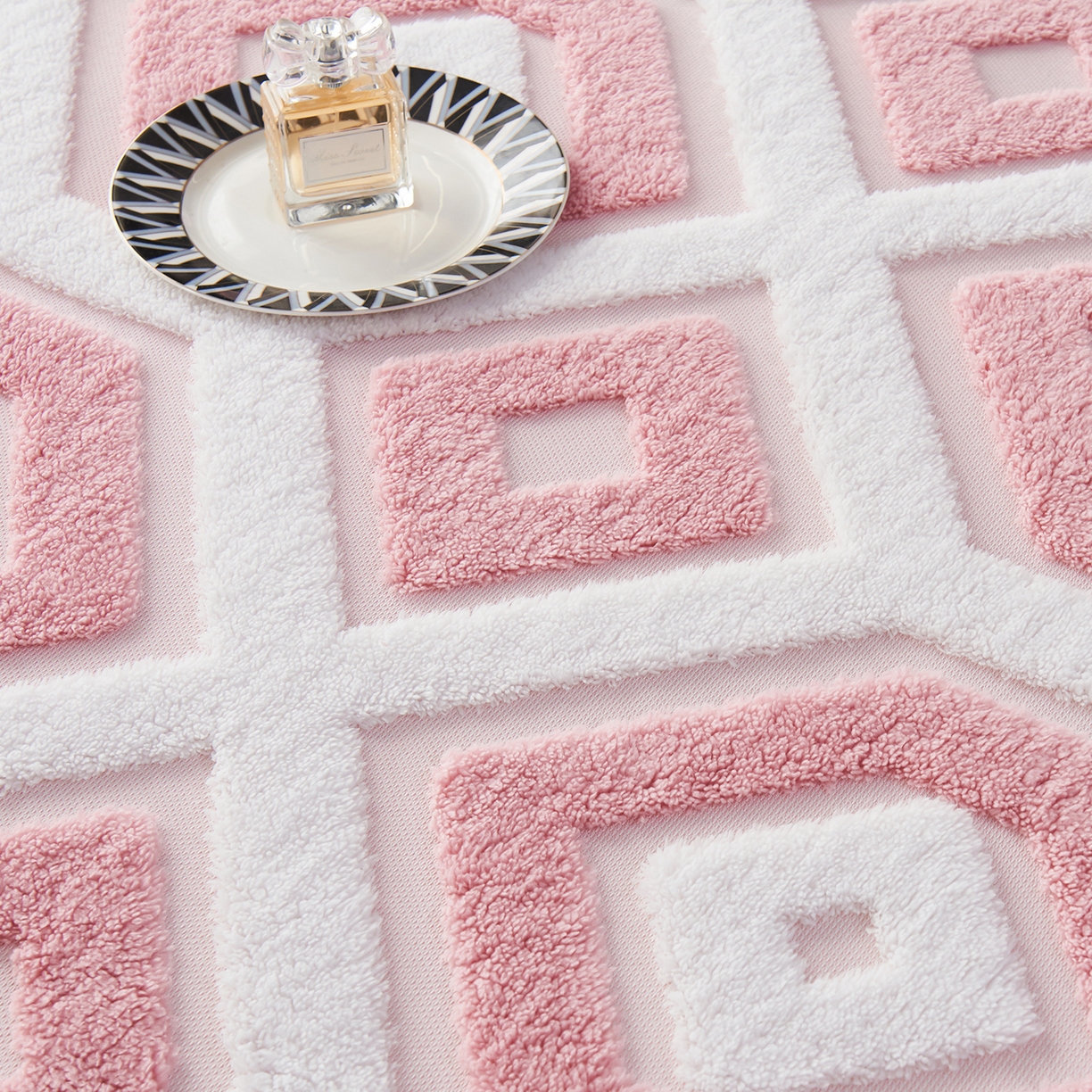 91家纺网 家纺一手货源 找家纺 枋梢家纺 2025新款几何空间阳离子提花镂空塔芙绒羊羔绒保暖午睡双层毛毯办公室盖毯 几何-豆沙