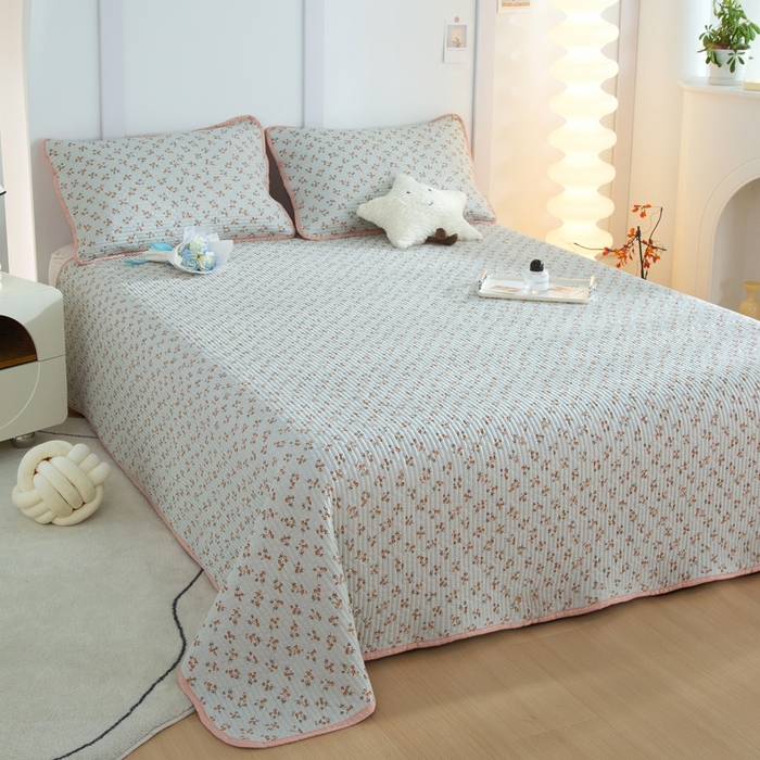 91家纺网 家纺一手货源 找家纺 橙子家居 2024新款高温水洗双面全棉纯棉斜纹13372印花款单品床盖（风格二） 沁花-绿