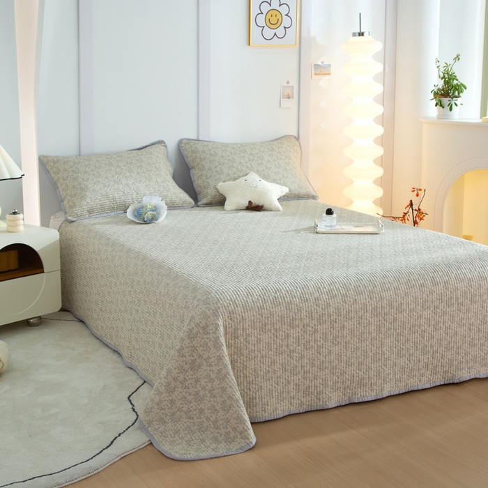 91家纺网 家纺一手货源 找家纺 橙子家居 2024新款高温水洗双面全棉纯棉斜纹13372印花款单品床盖（风格二） 赫本