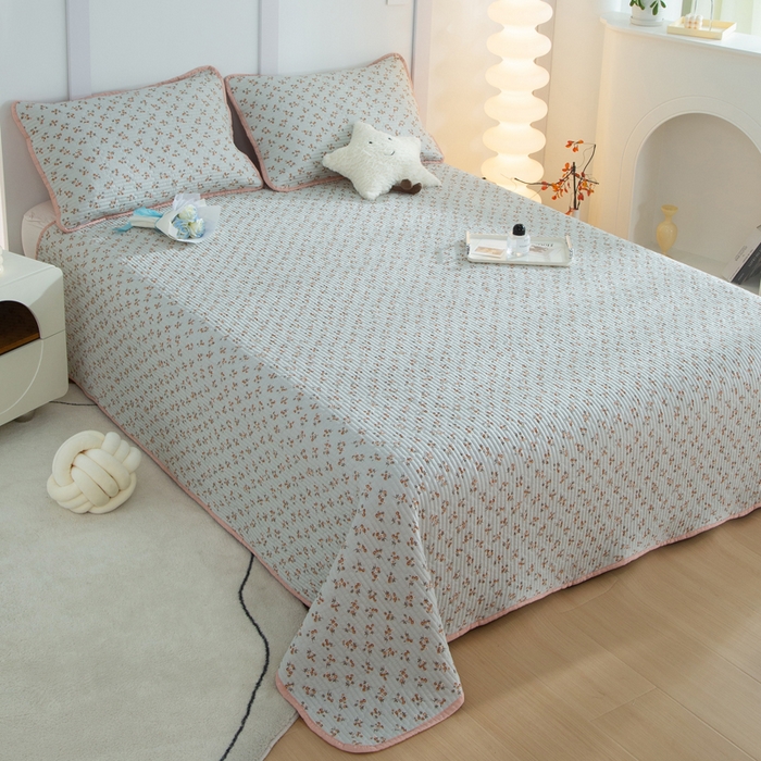 91家纺网 家纺一手货源 找家纺 橙子家居 2024新款高温水洗双面全棉纯棉斜纹13372印花款单品床盖（风格二） 沁花-绿