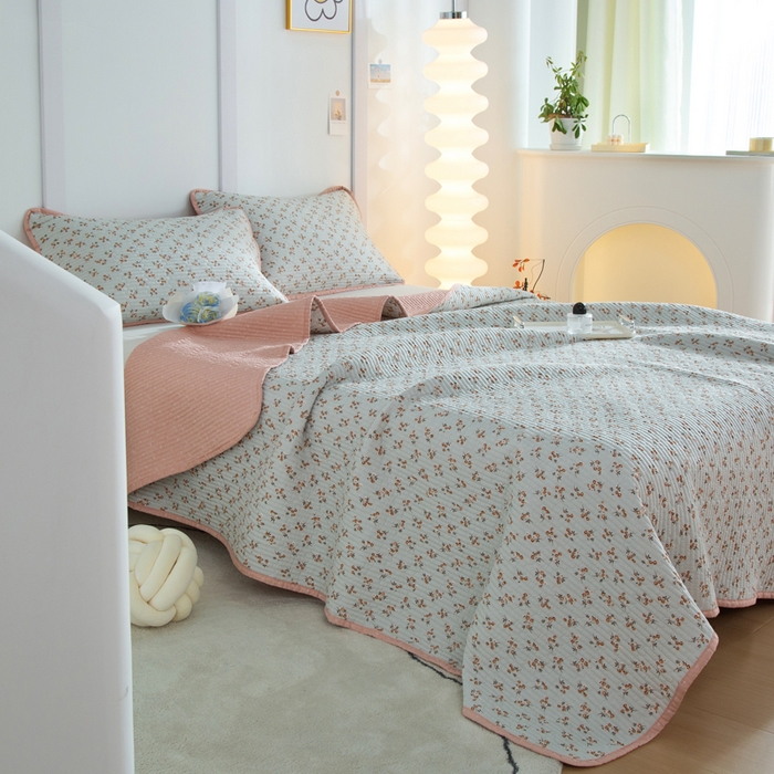 91家纺网 家纺一手货源 找家纺 橙子家居 2024新款高温水洗双面全棉纯棉斜纹13372印花款单品床盖（风格二） 沁花-绿