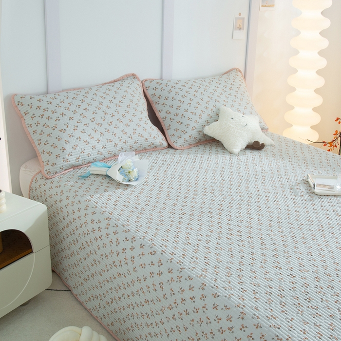 91家纺网 家纺一手货源 找家纺 橙子家居 2024新款高温水洗双面全棉纯棉斜纹13372印花款单品床盖（风格二） 沁花-绿