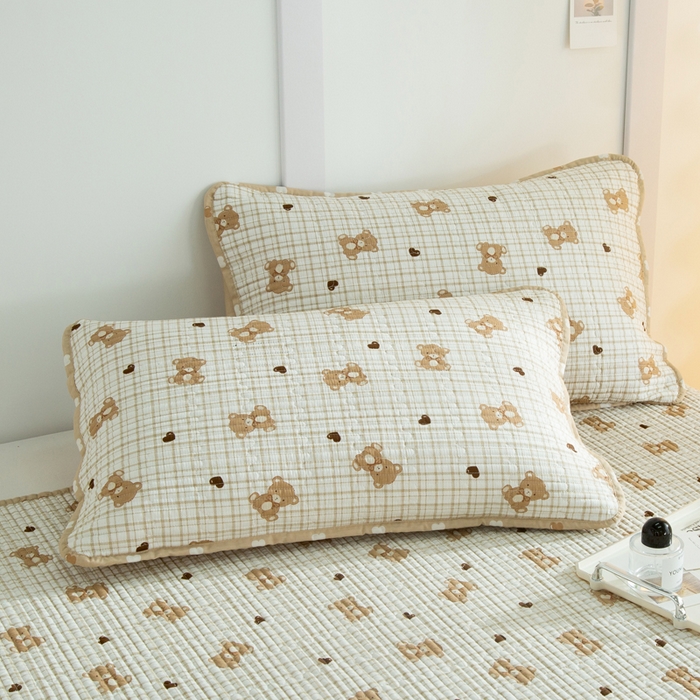 91家纺网 家纺一手货源 找家纺 橙子家居 2024新款高温水洗双面全棉纯棉斜纹13372印花款单品床盖（风格二） 格子小熊